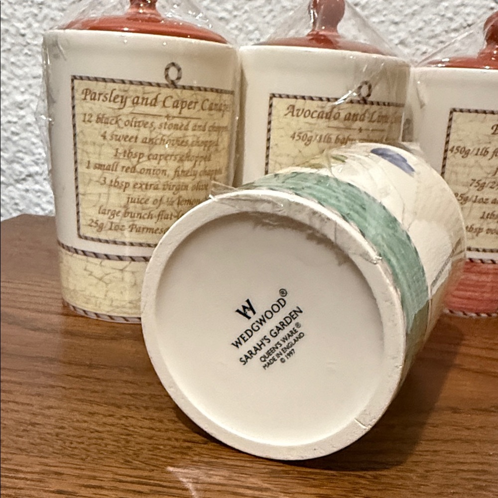 Vintage Wedgwood Sarah’s Garden herbs and/or spice jars - Picture 3 of 5